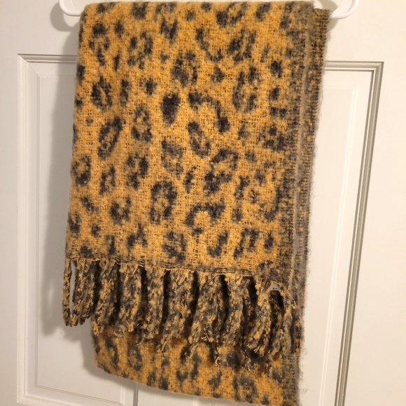 NWT Gap leopard print scarf.